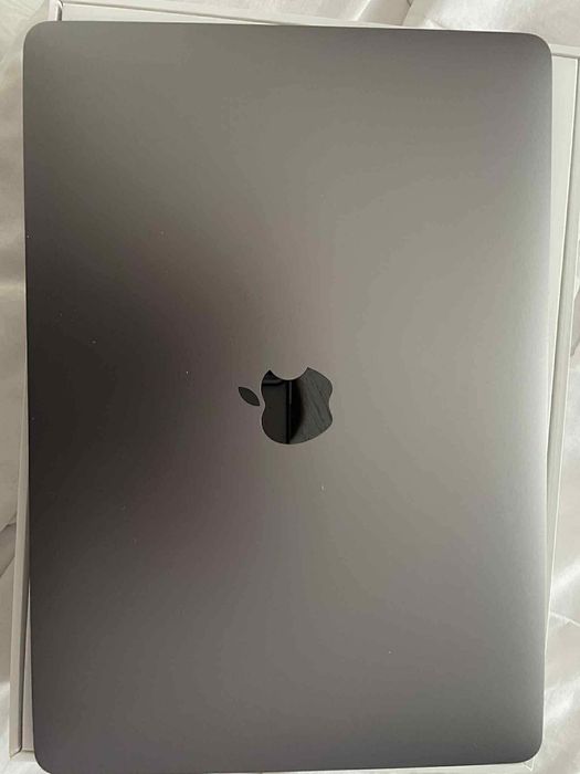 Лаптоп Macbook air with Apple M1