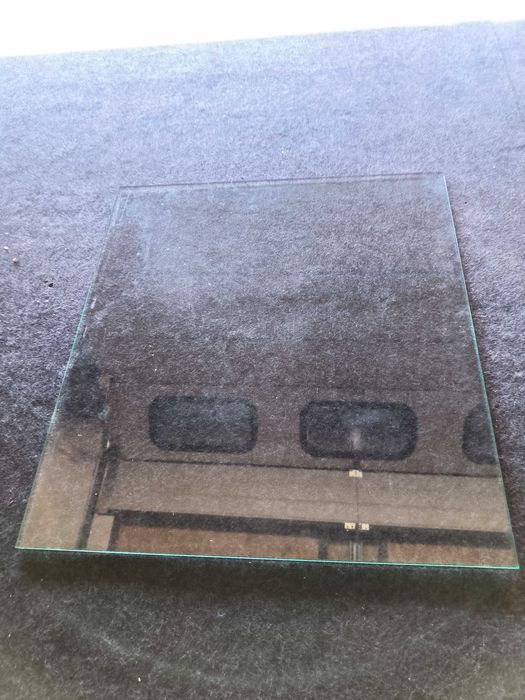 Sticlă groasă 55,5 cm x 51 cm x 0,8 cm