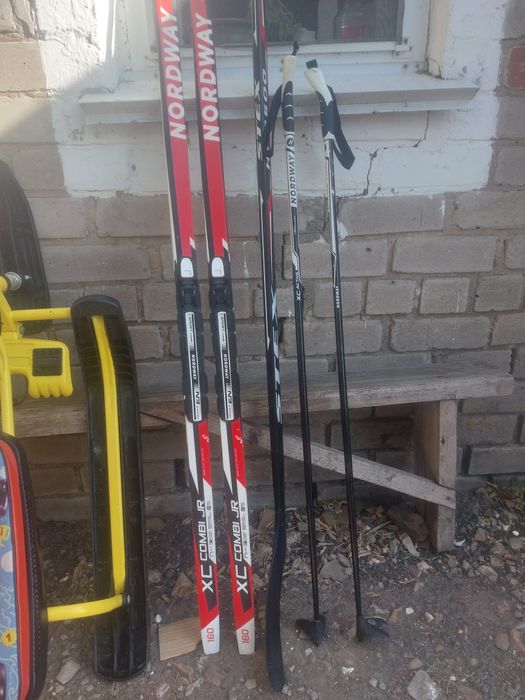 Продам Сани,лыжи,клюшка