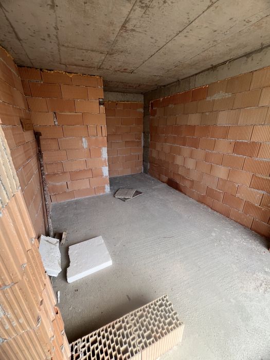 Тристаен Апартамент