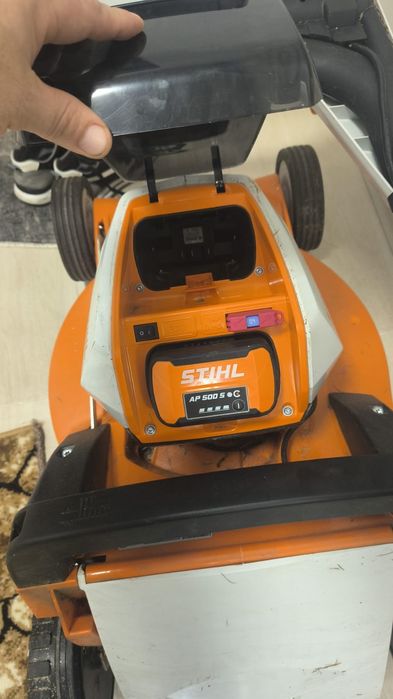 Masina de tuns iarba still