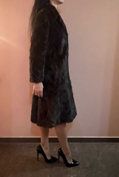 Кафяв Визон, запазен и стилен. Дълго палто с цели кожи