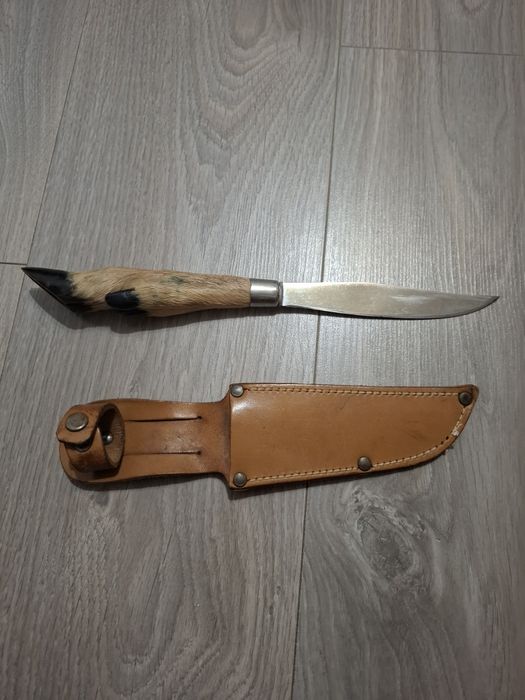 Cuțit vânătoare cu mâner din picior de animal + teacă piele
