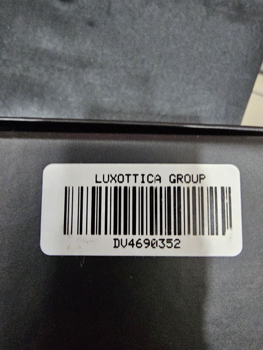 Versace продава очила