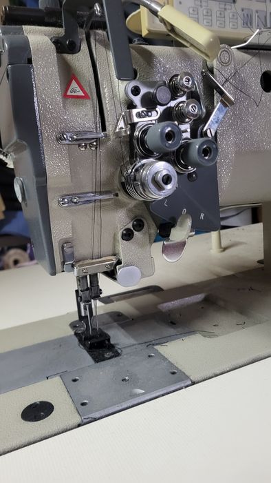 Masina de cusut 2 ace escamotabile