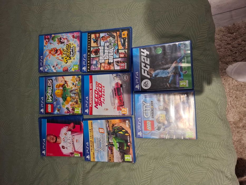 Ps4 de vanzare cu 9 jocuri