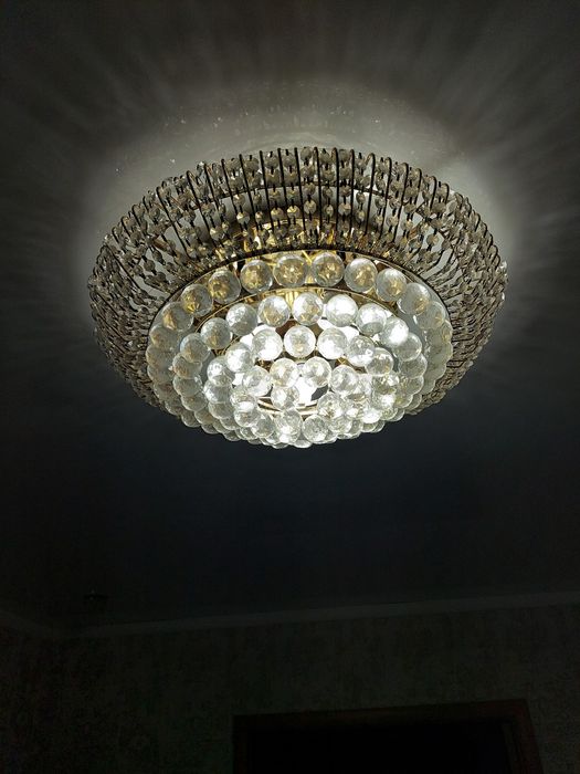 Продам люстру б/у