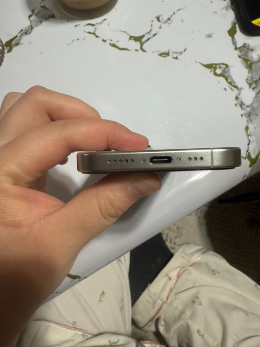 Iphone 15 pro, Белый