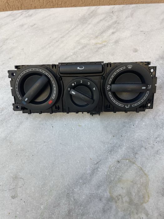 Panou comanda pentru climatic si incalzire Volkswagen Transporter T5 pret 380 lei