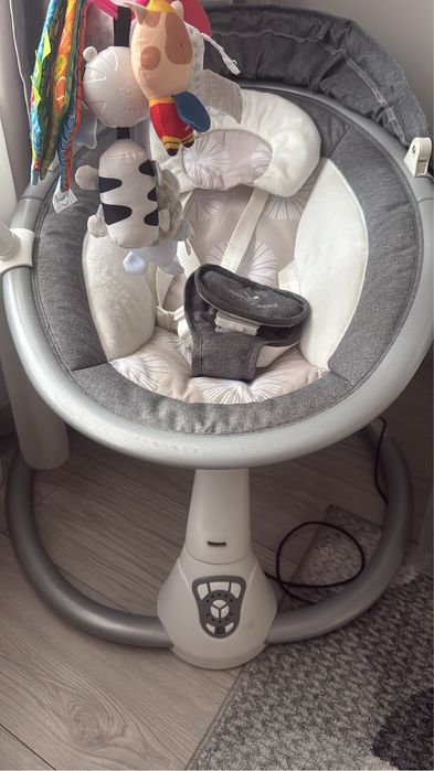 Бебешки люлки с опции за  люлеене музика