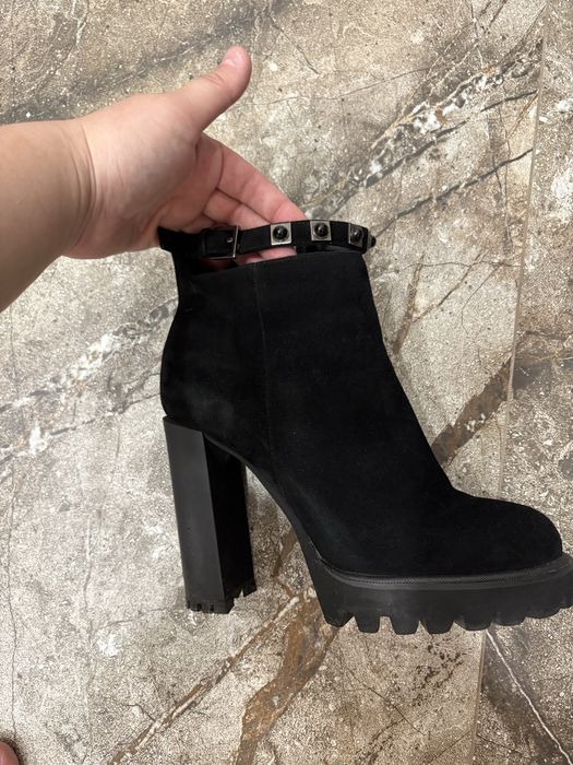 Продам ботильоны зимние