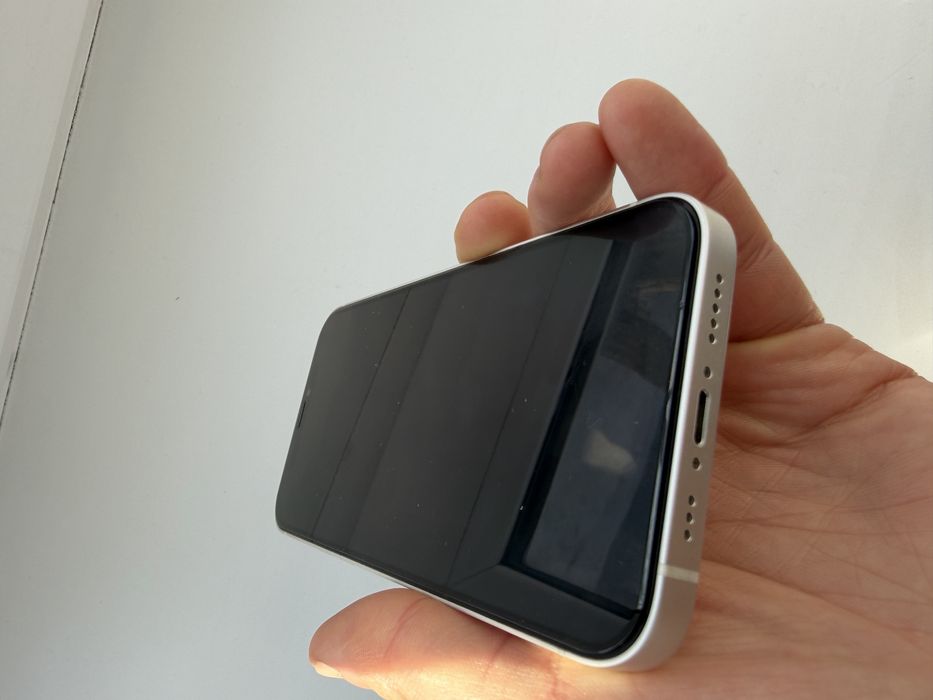 Продам Iphone 12