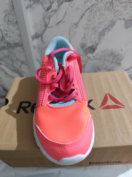 Новые кроссовки Reebok