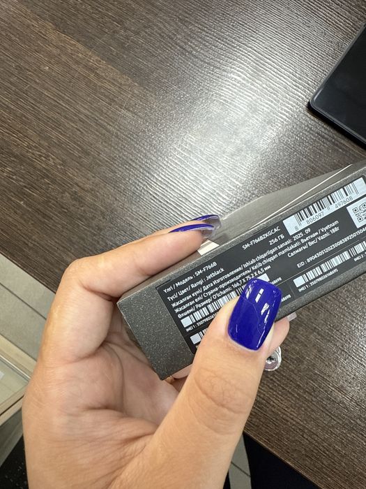 Самсунг galaxy Z Flip7