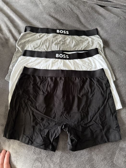 Boss set 3 boxeri lungi alb-gri-negru marimea  L noi originali