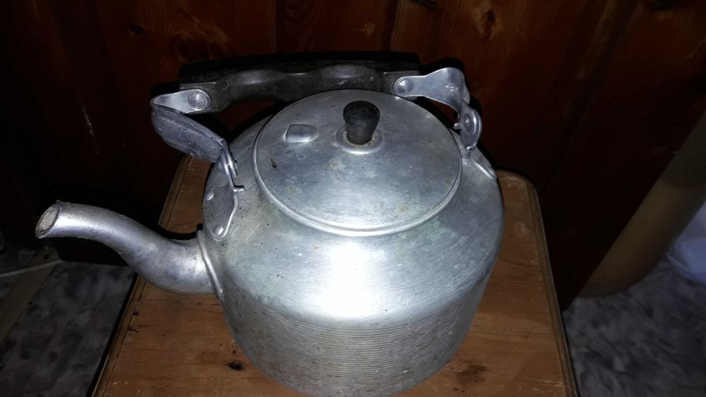 кастрюли, казан, чайники