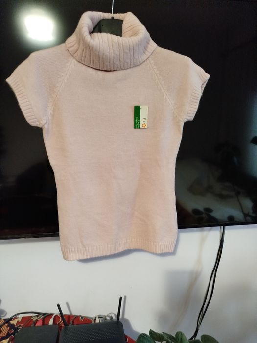 Дамско поло от фино плетиво Цена 10лв.