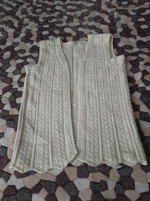 Дамски топли  елеци.