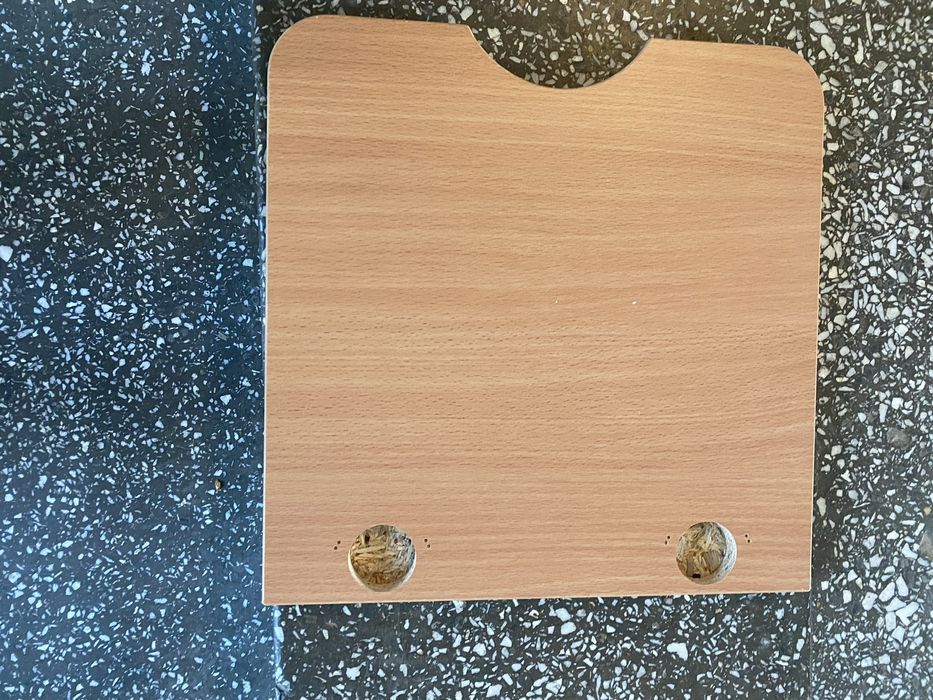 Vând usite pt dulap copii din pal.