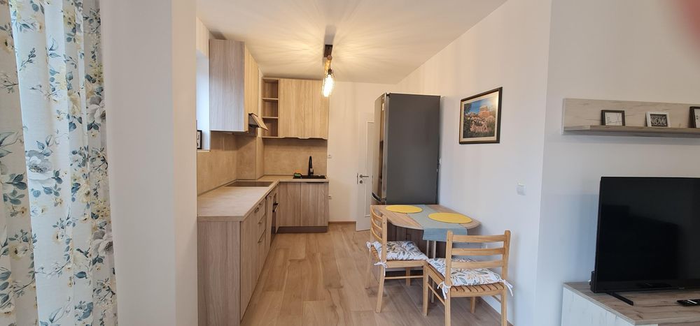 Дава се под наем Тристаен апартамент в Пловдив, Младежки Хълм - 95 кв.м за 675 € - Снимка #2