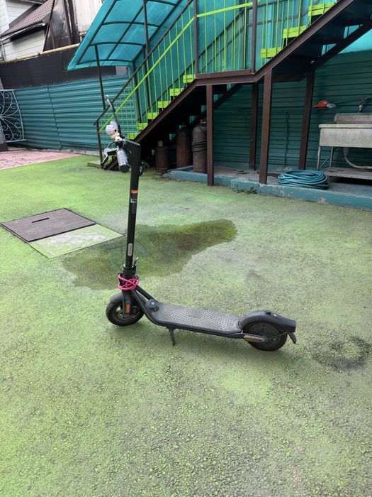Самокат электро ninebot