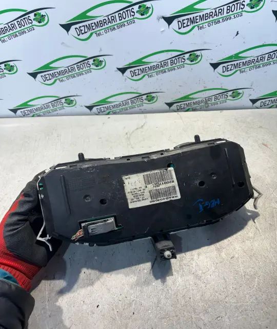 Ceasuri bord 8200170521 Renault Megane 2005 1.6 MT (113 hp)