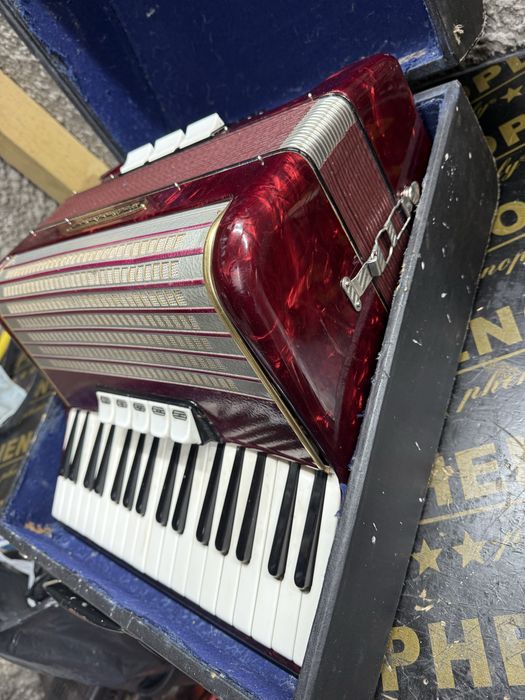 Немски акордеон Weltmeister с куфар