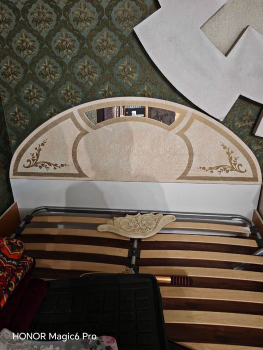 Divan sotiladi 1,5 kishilik