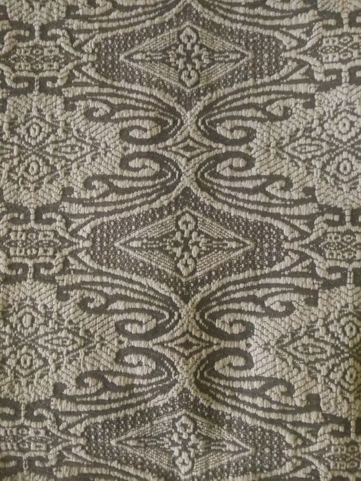 Продавам 2 броя тъкани покривки за легло, нови