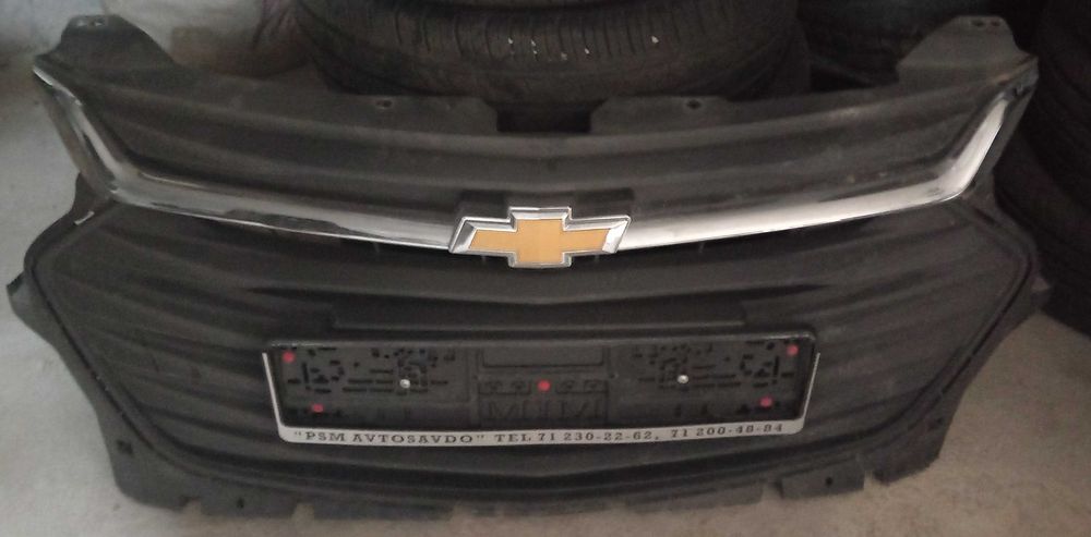 Продаю передние облицовка Трекер 2 пример и Onix