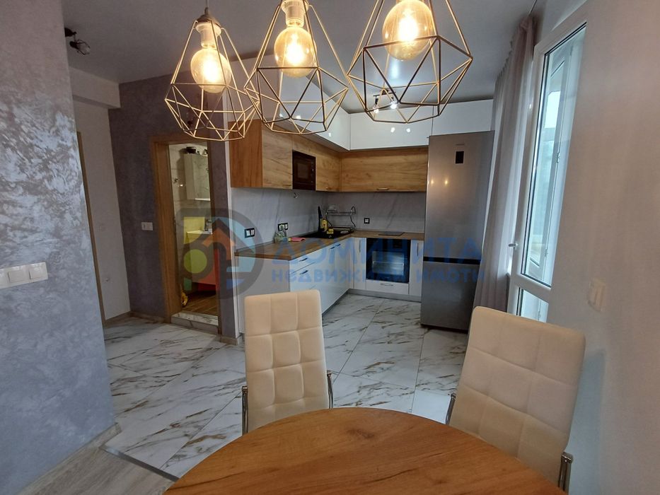 Двустаен апартамент, напълно обзаведен. Луксозно изпълнение