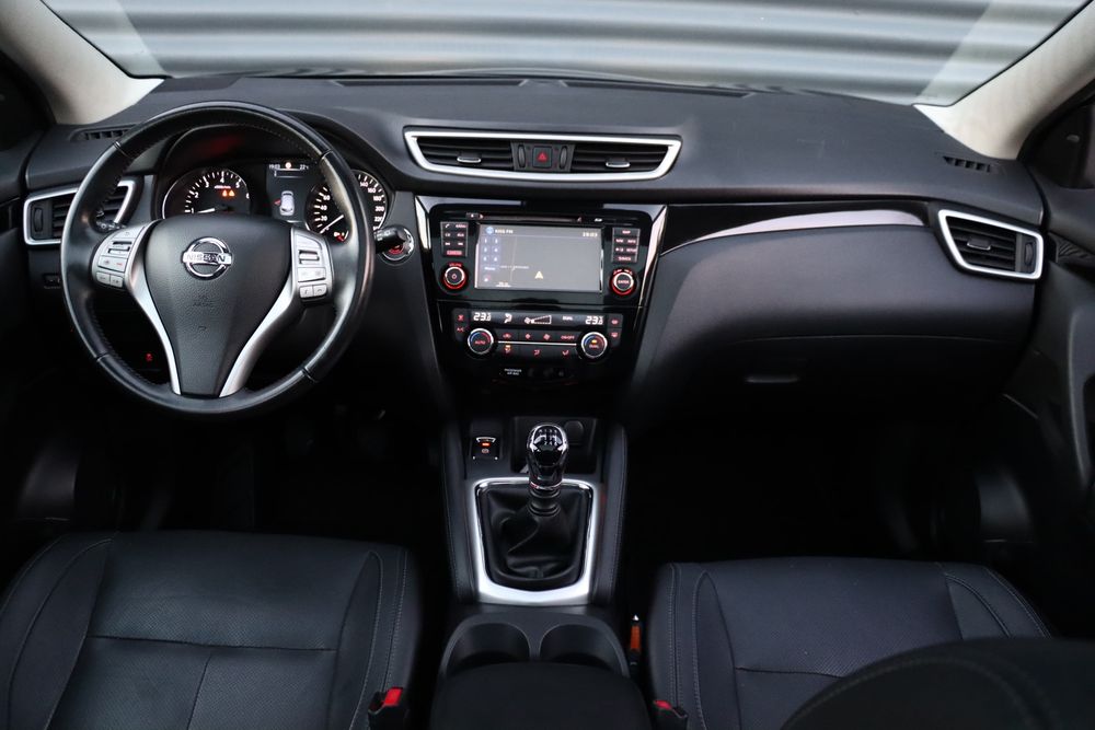 Nissan Qashqai Tekna / camere 360 / panoramic / piele / blind spot / lane assist