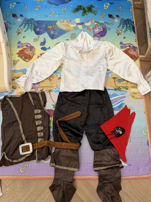 Продам костюм пирата