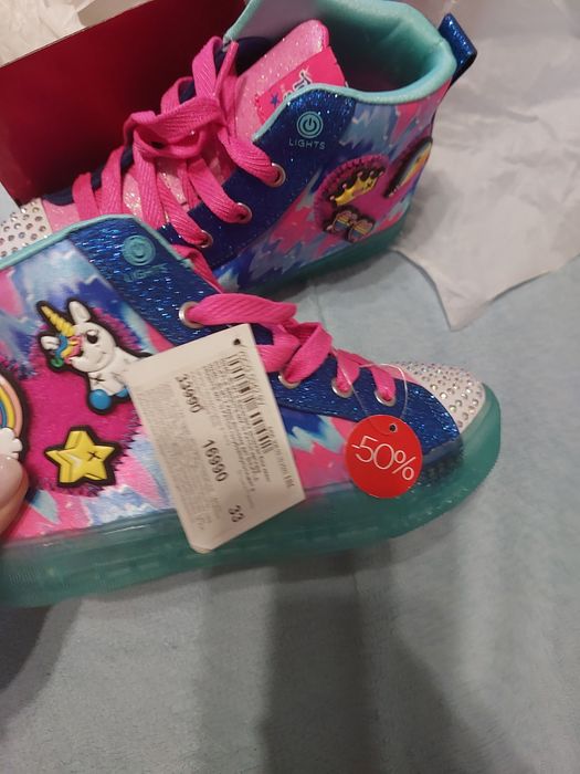 Продам новые ботинки на осень