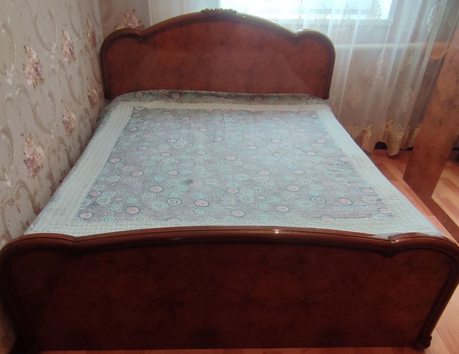 Продам спальный гарнитур