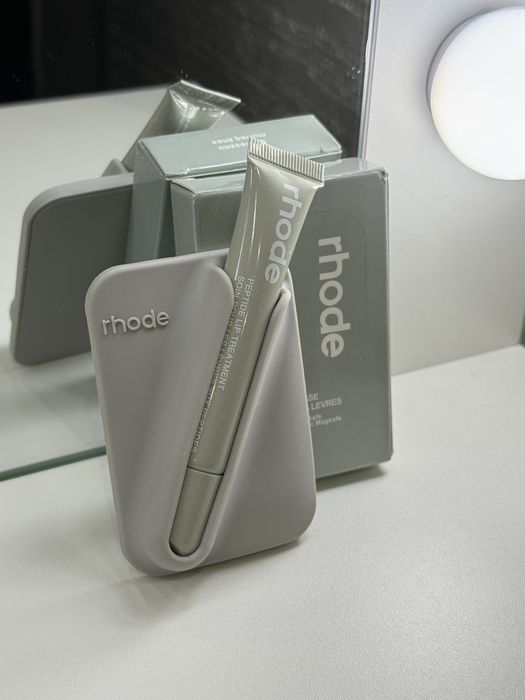 Rhode Skin - Peptide Lip Treatment & Tint / аксесоари