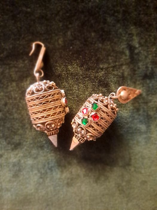 Обеци,трепки,възраждане.⁸