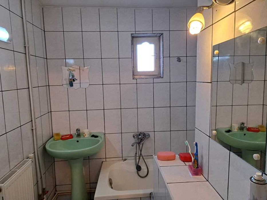 Inchiriez casa Reghin, Central