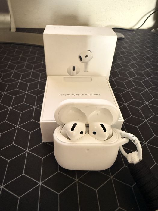 AirPods 4 cu ANC (Active Noise Cancellation) – Originale + Husă BONUS + Factură firmă