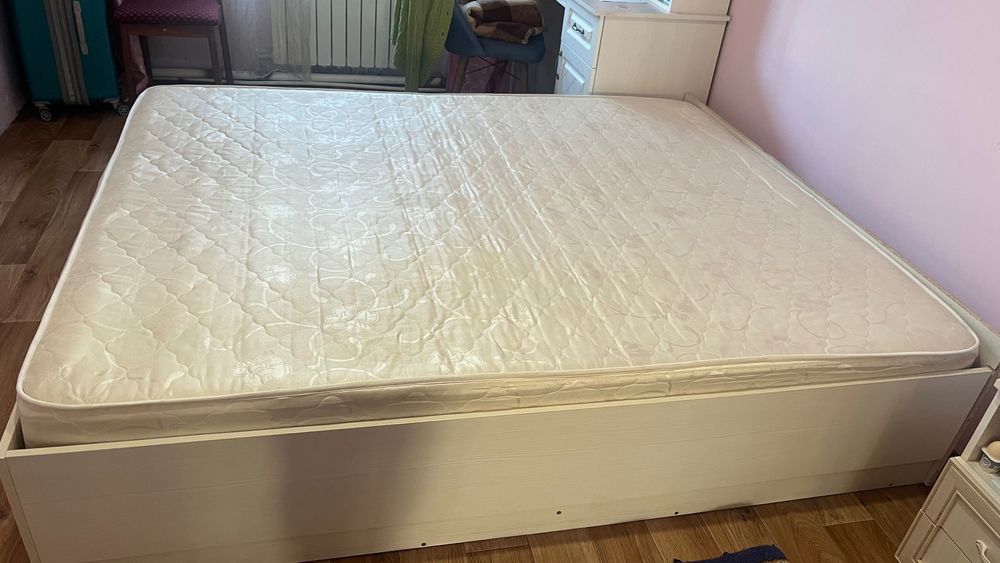 Спальная кровать