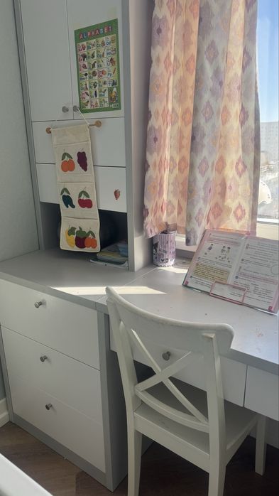 Продам пенал парту и шкафы