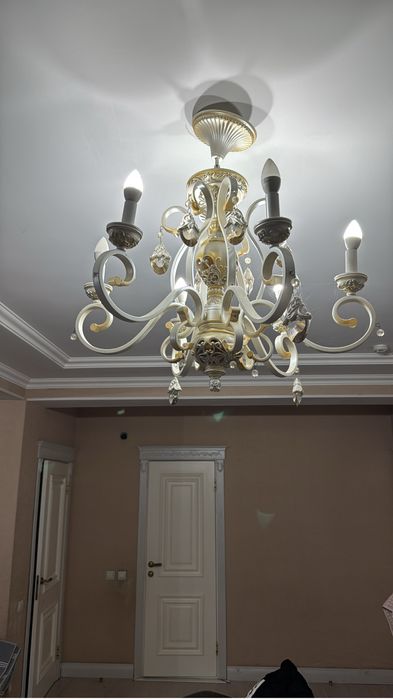 Срочно продам люстры