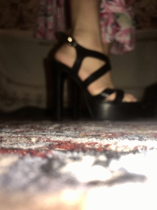 Биік өкшелі аяқ киім