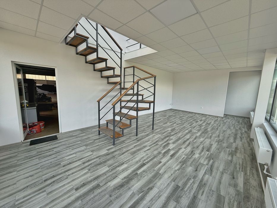 Spatiu comercial  hala industriala cu curte generoasa