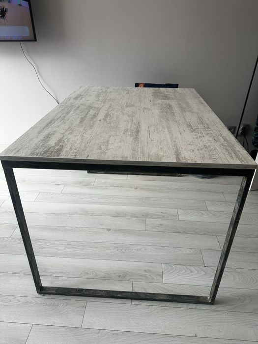 Трапезна маса от ковано желязо и ПДЧ