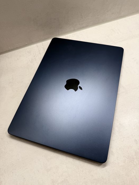 MacBook Air M3 13.6” 256GB Midnight + Magic Mouse 2