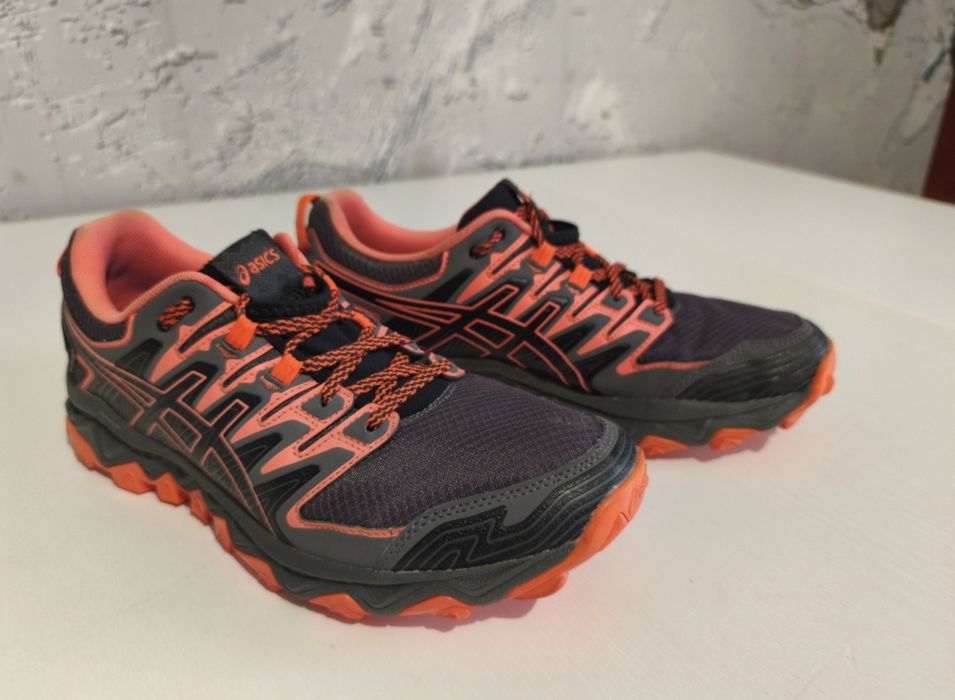Asics Gel Fuji 40,5 (25,8cm) impecabil
