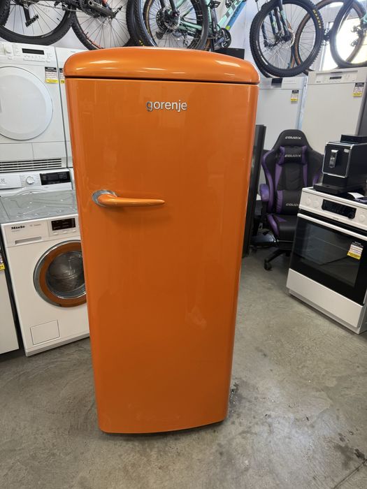 Ретро хладилник и фризер Gorenje.