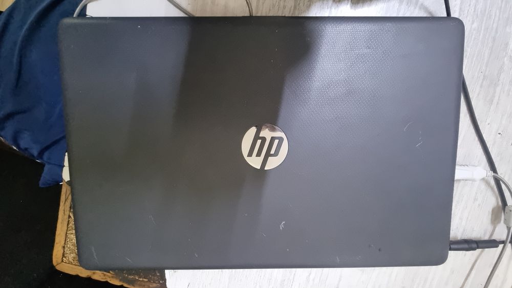 Laptop HP Ryzen5 8g ram ssd128 gb