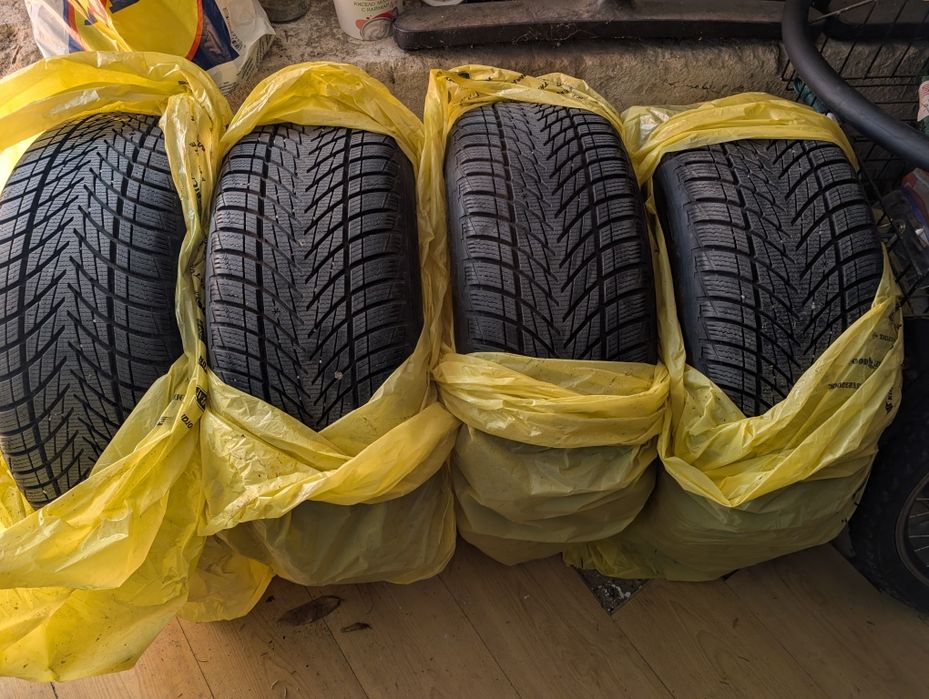 Продавам зимни гуми good year ultra grip 3 225/45/17